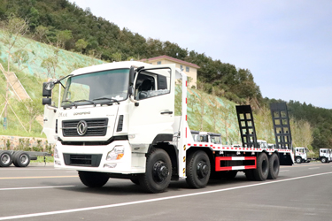 30吨8×4重型平板车_350马力特种运输车_前双5吨后双10吨改装挖机板